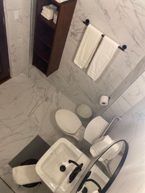 352 Guest House - image 16