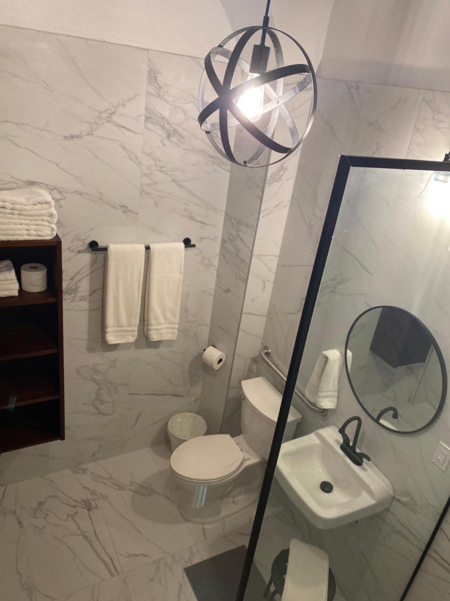 352 Guest House - image 4