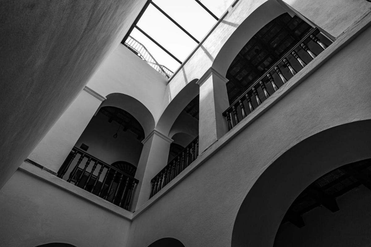 352 Guest House - image 7