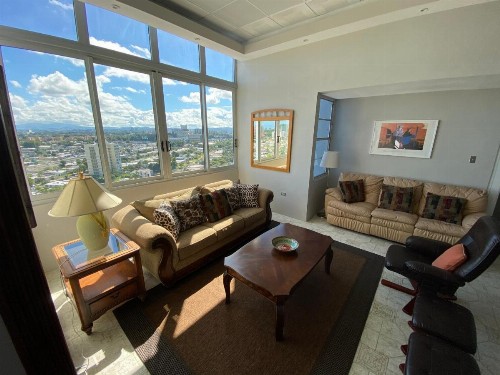 In the Heart of it All! Two-Bedroom Condo in Guaynabo - image 2