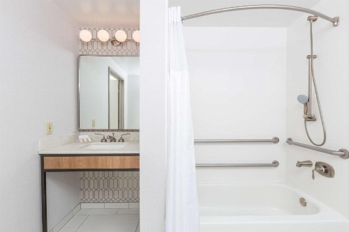 Hilton Garden Inn Oakland/San Leandro - image 12