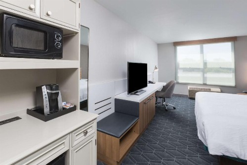 Hilton Garden Inn Oakland/San Leandro - image 3