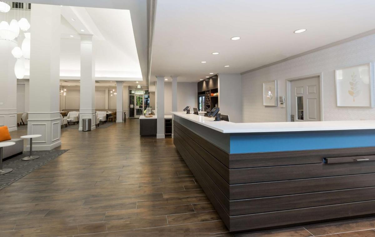 Hilton Garden Inn Oakland/San Leandro - image 4