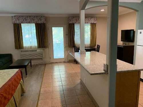 Olive Tree Inn & Suites - image 14