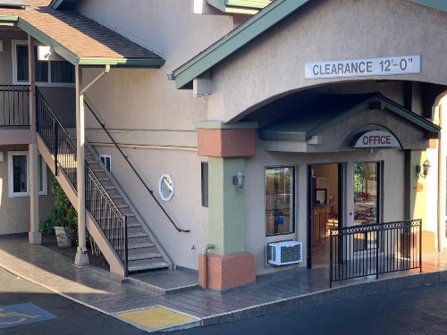Olive Tree Inn & Suites - image 25