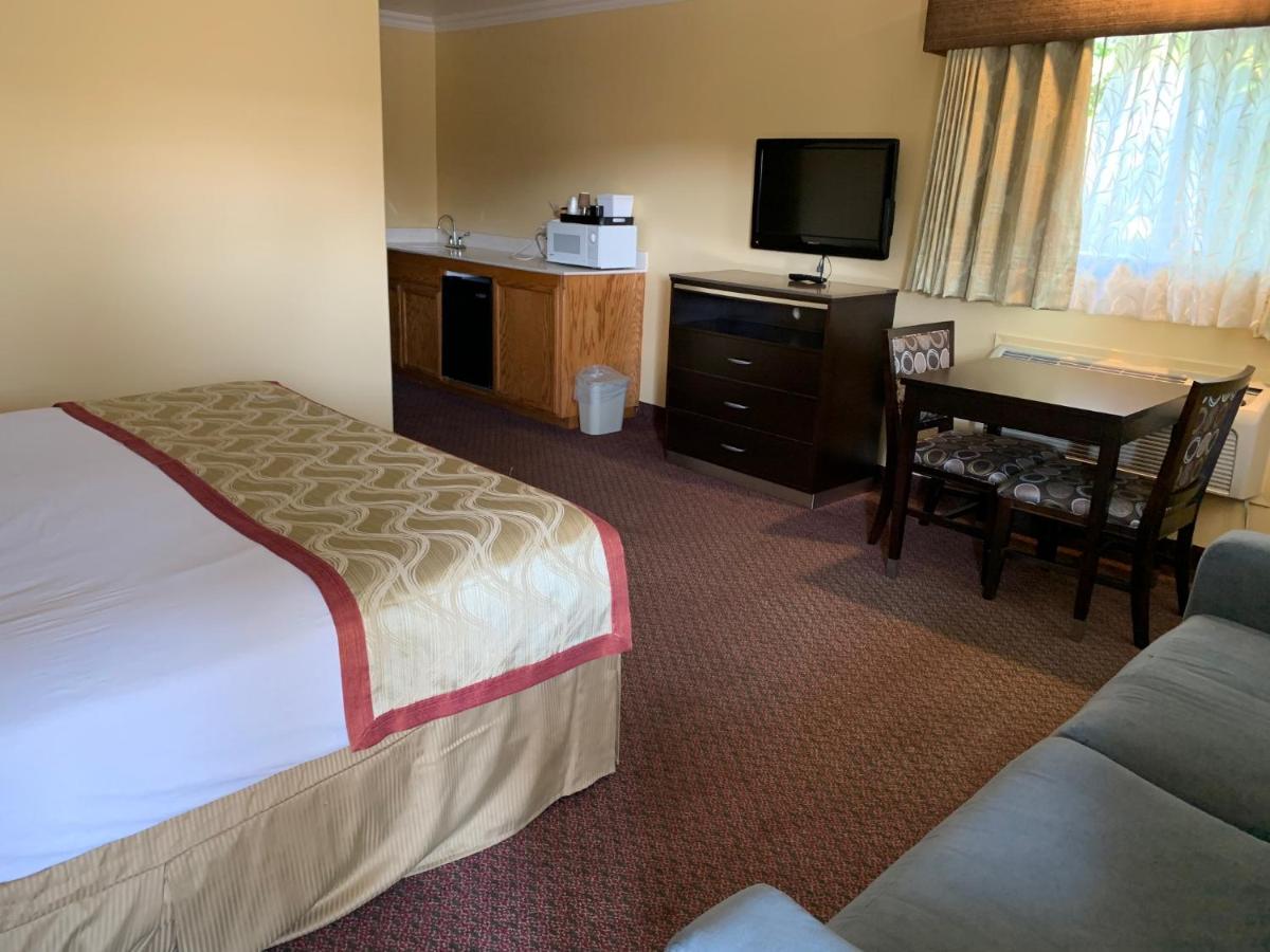 Olive Tree Inn & Suites - image 4