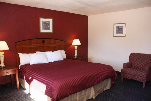 Budget Inn - image 10
