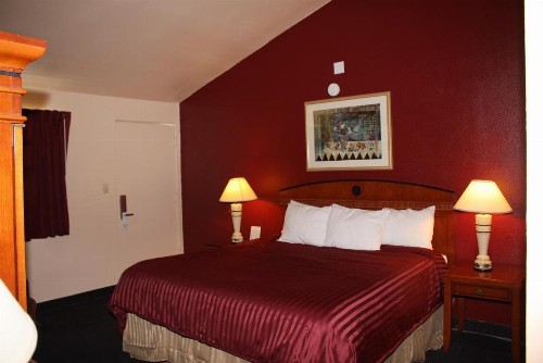 Budget Inn - image 13
