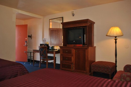 Budget Inn - image 25