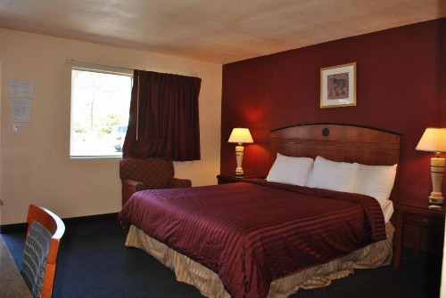 Budget Inn - image 27