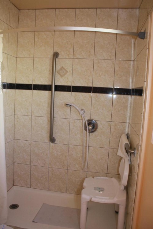 Budget Inn - image 4