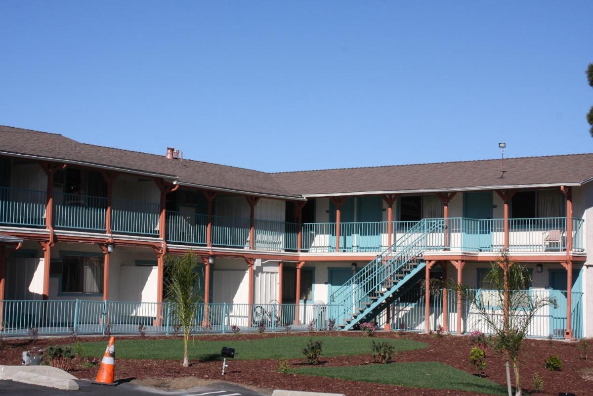Budget Inn - image 5