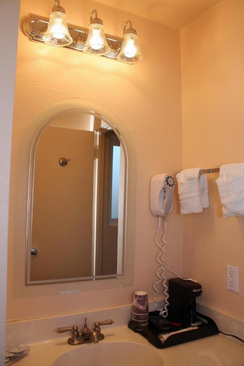Budget Inn - image 8