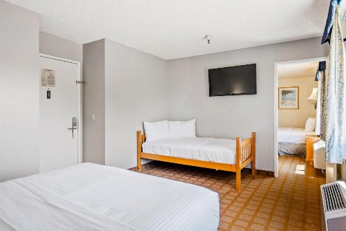 DOWNTOWN SLO INN - SAN LUIS OBISPO - image 3