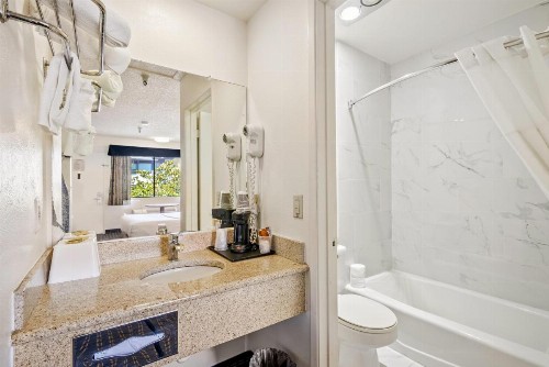 DOWNTOWN SLO INN - SAN LUIS OBISPO - image 5