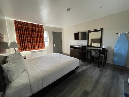 University Inn at San Luis Obispo - image 11
