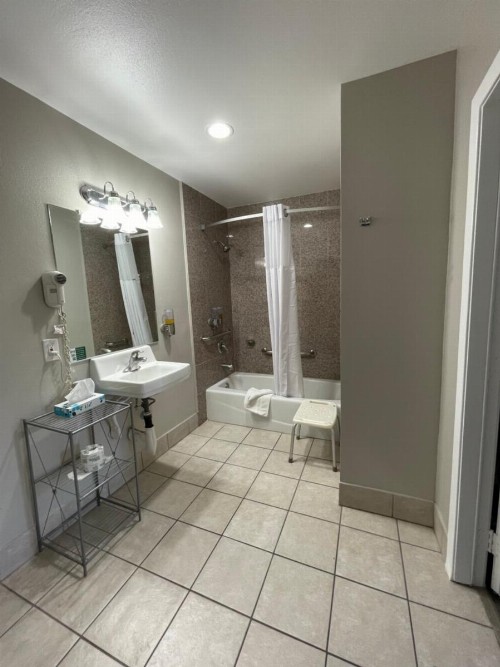 University Inn at San Luis Obispo - image 13