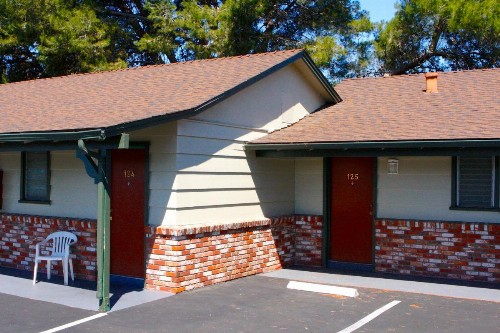 Homestead Motel - image 6