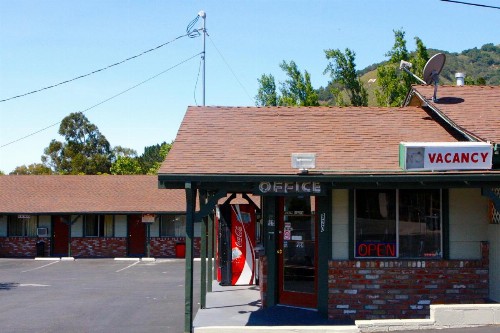 Homestead Motel - image 8