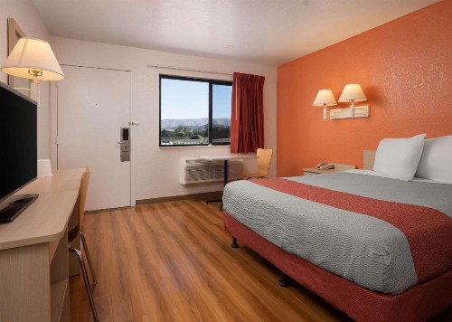 Motel 6-San Luis Obispo CA - North - image 9