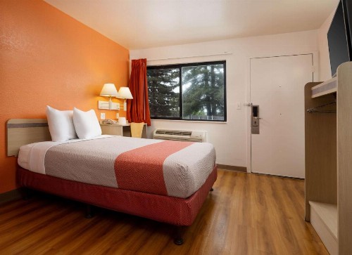 Motel 6-San Luis Obispo CA - North - image 5