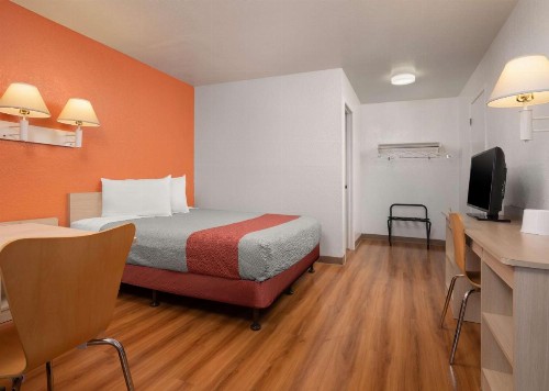 Motel 6-San Luis Obispo CA - North - image 6