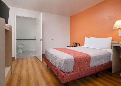 Motel 6-San Luis Obispo CA - North - image 8