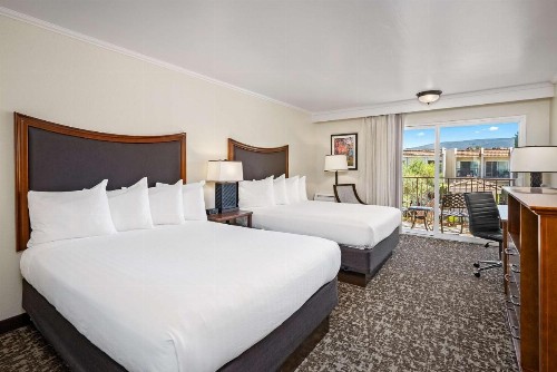 Best Western Plus Royal Oak Hotel - image 14