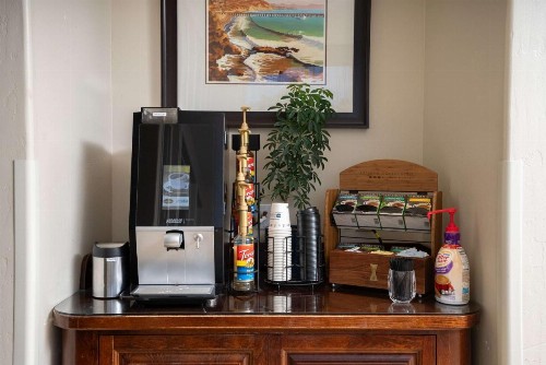 Best Western Plus Royal Oak Hotel - image 15