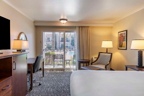 Best Western Plus Royal Oak Hotel - image 20