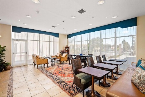Best Western Plus Royal Oak Hotel - image 25