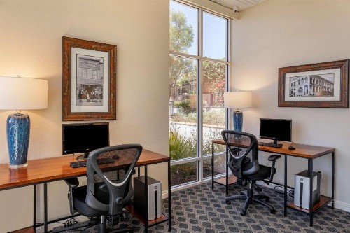Best Western Plus Royal Oak Hotel - image 31
