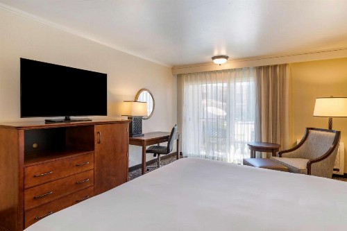 Best Western Plus Royal Oak Hotel - image 32