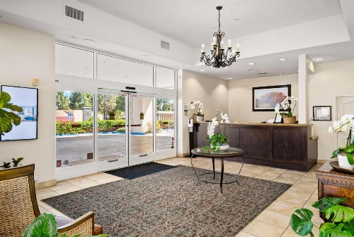 Best Western Plus Royal Oak Hotel - image 35