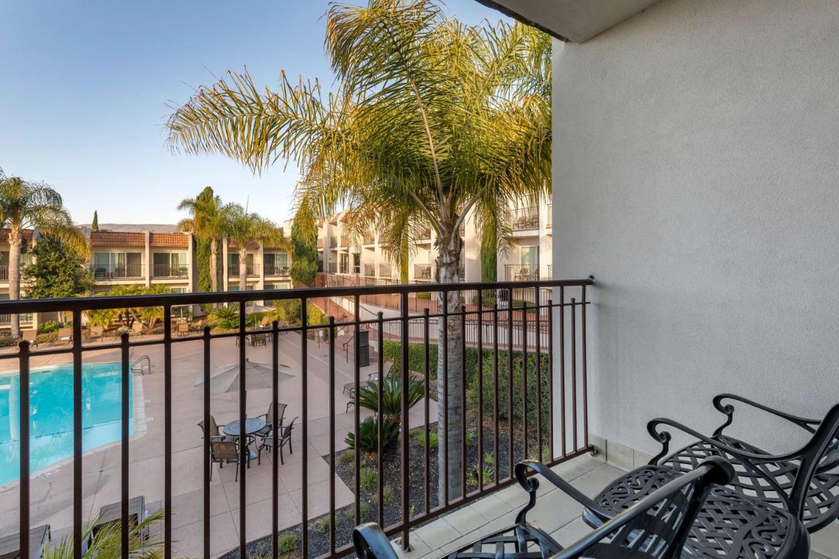Best Western Plus Royal Oak Hotel - image 4