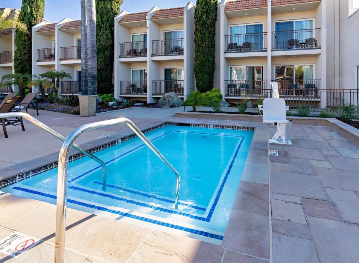 Best Western Plus Royal Oak Hotel - image 6