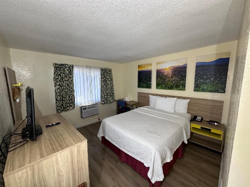 Days Inn by Wyndham San Marcos - image 6