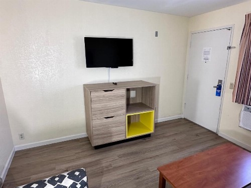 Days Inn by Wyndham San Marcos - image 9