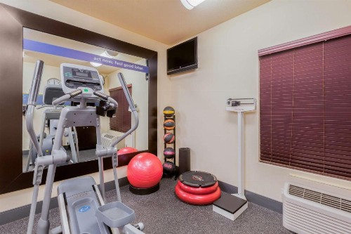Hampton Inn San Marcos - image 18