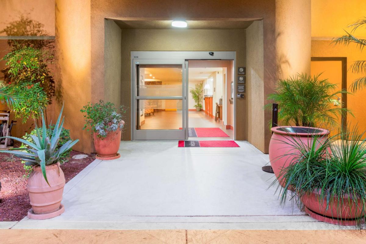 Hampton Inn San Marcos - image 3