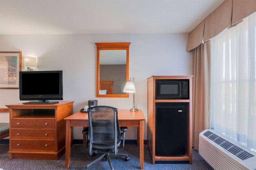 Hampton Inn San Marcos - image 8