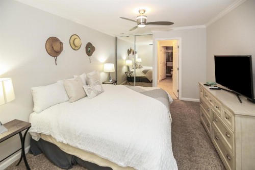 B209 - Beachside Getaway - image 32