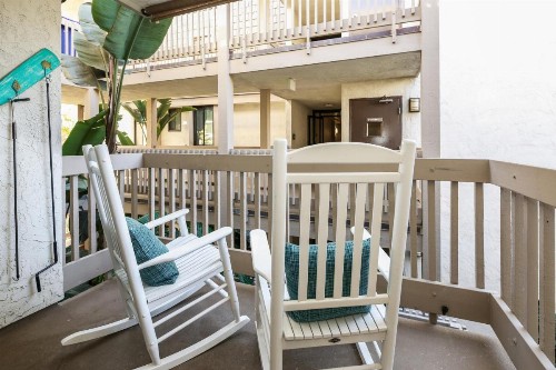 B209 - Beachside Getaway - image 34