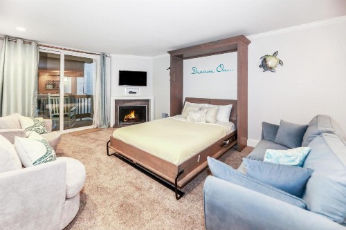 B209 - Beachside Getaway - image 38