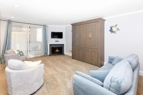 B209 - Beachside Getaway - image 45