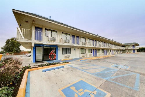 Motel 6-San Marcos TX - image 2