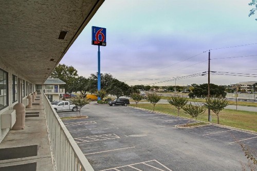 Motel 6-San Marcos TX - image 30