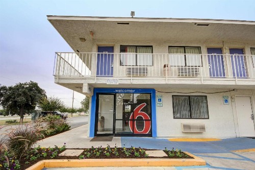 Motel 6-San Marcos TX - image 6