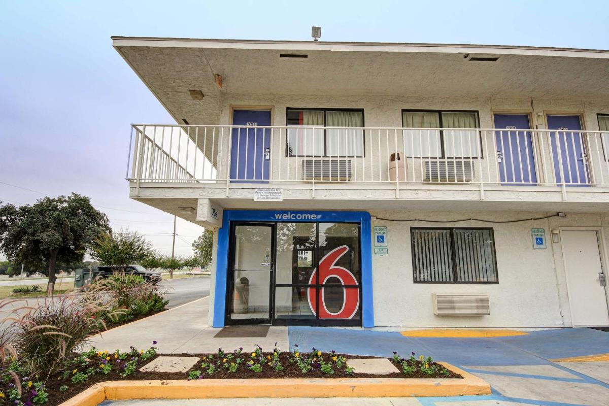 Motel 6-San Marcos TX - image 6
