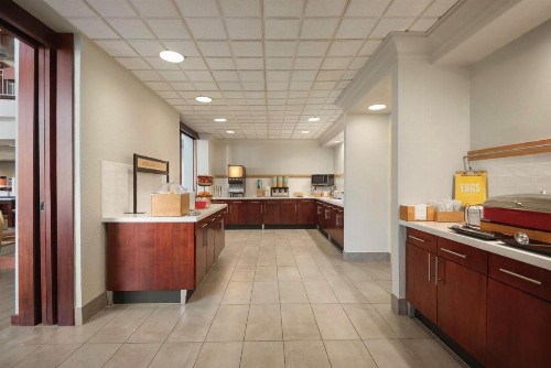 Hampton Inn & Suites San Marcos - image 10